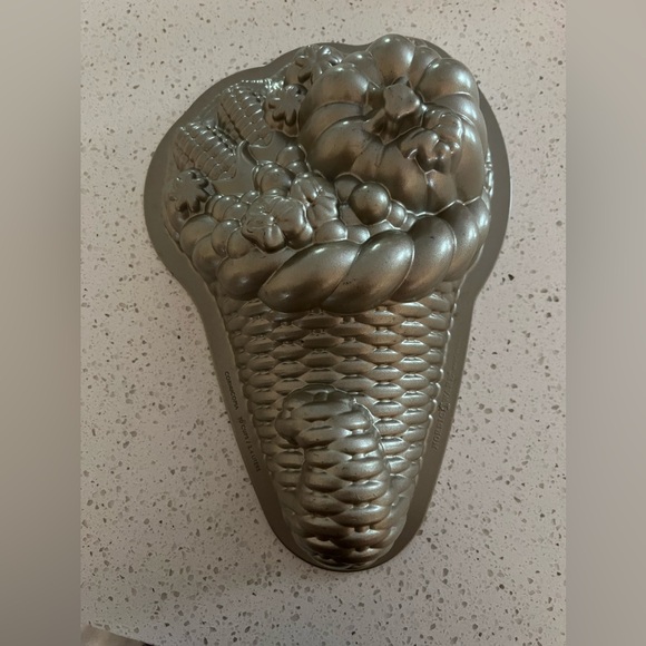 Nordic Ware Cornucopia Nonstick Cast Aluminum Baking Pan - Picture 1 of 4